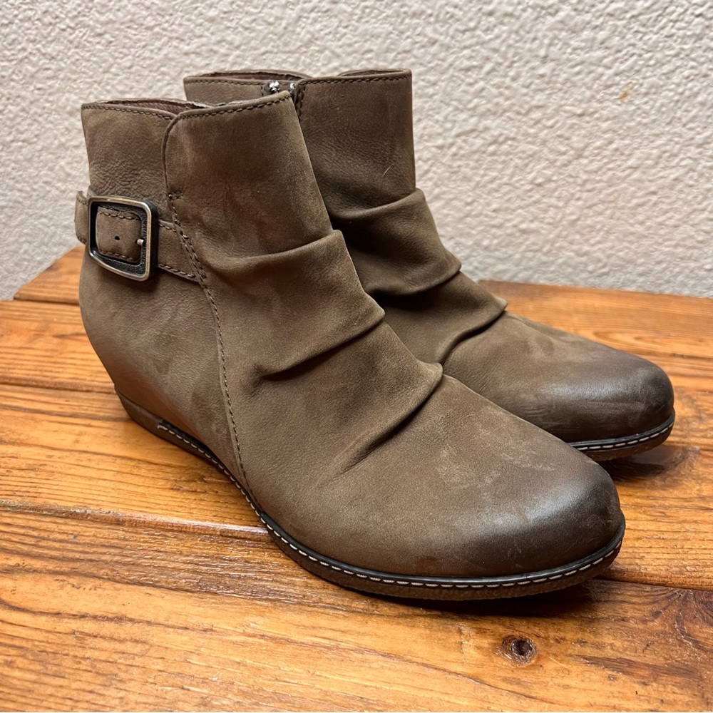 DANSCO Sz 6/37 Brown Nubuck DIstressed Leather Women’s Wedge Booties